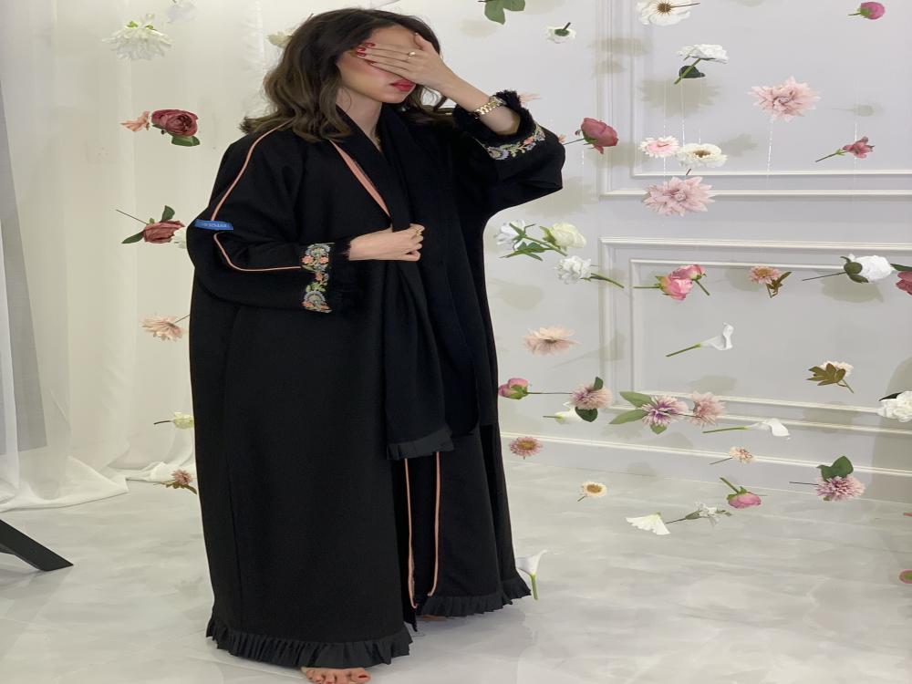 عباية سوداء