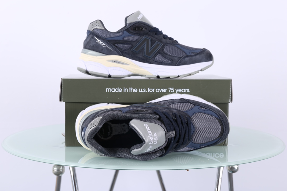 New Balance 990
