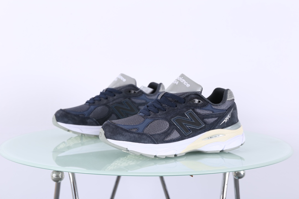 New Balance 990