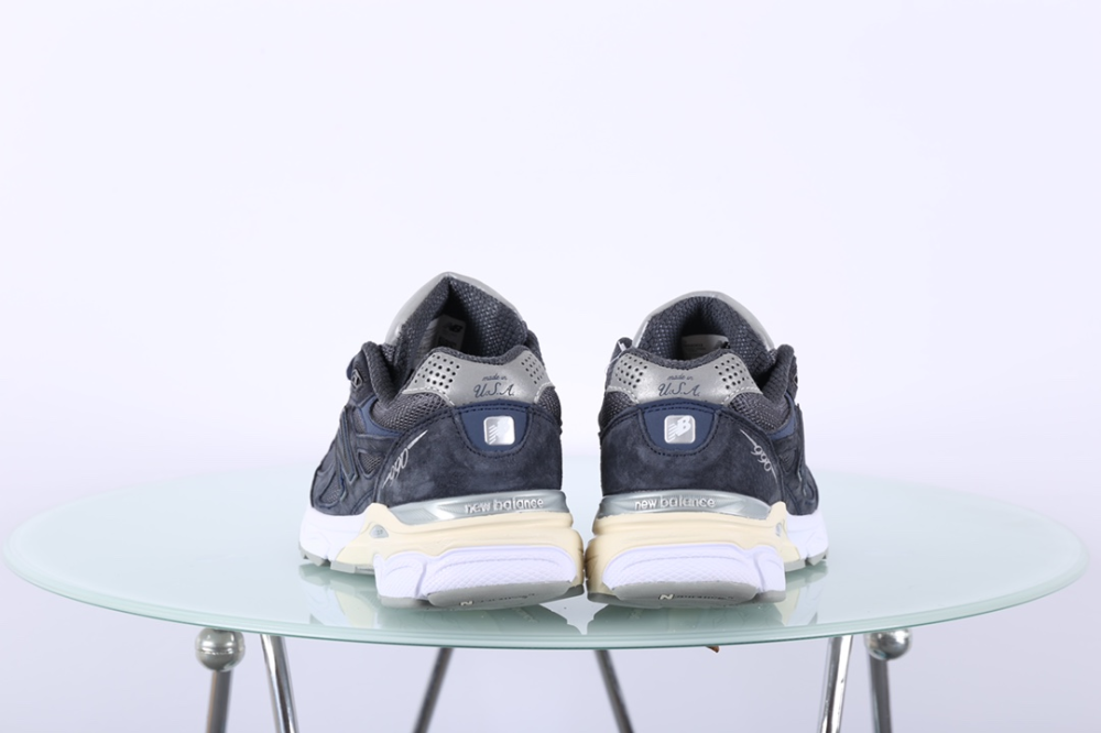 New Balance 990