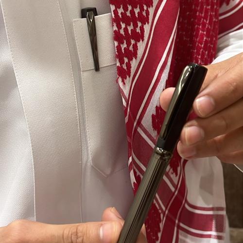 قلم فالنتينو باللون الاسود