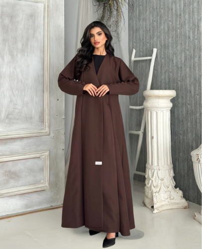 عباية عملية بامتياز من الكتان البني والكسرات صممت...