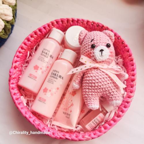 Japan Sakura skincare set / سبت الوردي اللامع (7 ق...