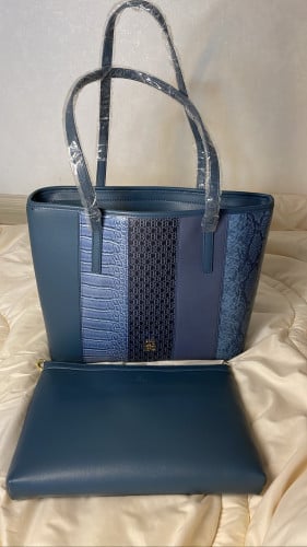 شنط لون navy