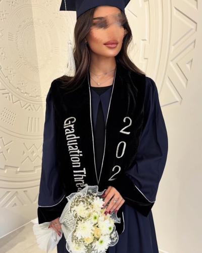 عباية تخرج كحلي مع وشاح اسود مخمل