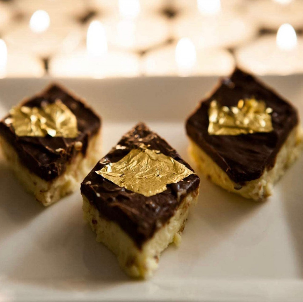 رقائق اوراق ذهبية للزينة غير صالحة للاكل من فريووك لتزيين الاطباق برقائق الذهب الاصلية بوزن 3 غرام لتزين الطبخ والكعك والشكولاتة والديكورات والمنتجات الصحية