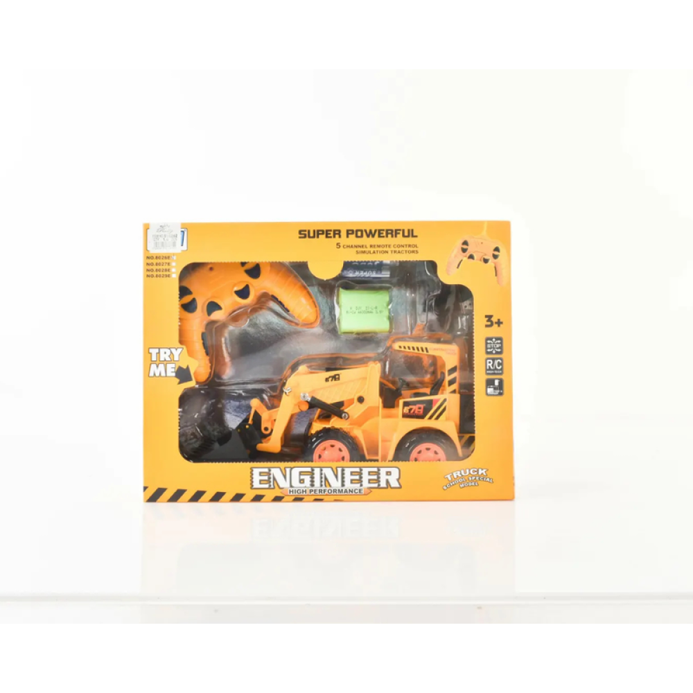 جرار صغير مع جهاز تحكم عن بعد