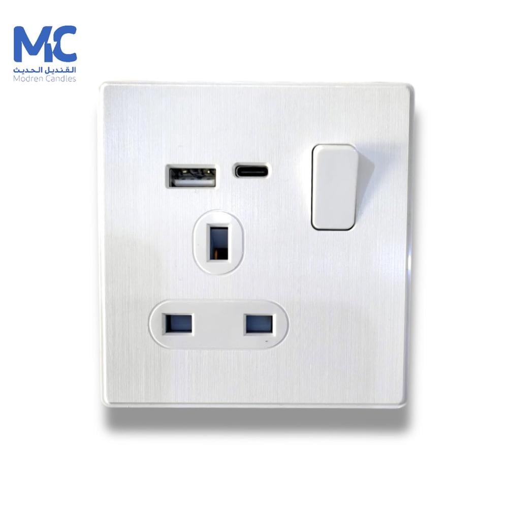 فيش ثلاثي مع مخرج usb ومخرج type c ابيض tv.on