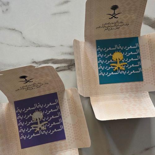 بوكس مع لاصق معدني للجوال