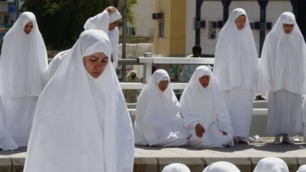 إحرام المرأة: دليل شامل للباس الشرعي وشروط الأداء خلال الحج والعمرة