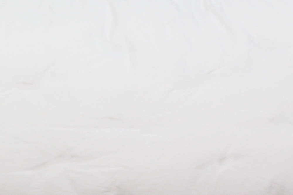 وسادات فاخرة مضادة للحساسية – 4 وسادات بحشو 1300 جم + وسادة هدية مجانية – دعم مثالي للرقبة والرأس، قابلة للغسل وآمنة للجلد