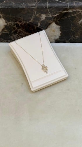 عقد ذهب ناعم عيار 18 مُطعّم بالزركون الابيض
