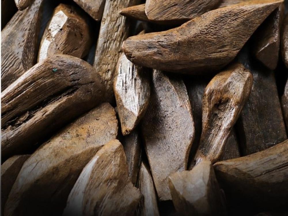 العود والبخور من مشالح المهدي الملكي: عبير الفخامة وسحر التراث العربي