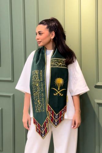 وشاح اليوم الوطني بتصميم تراثي أنيق