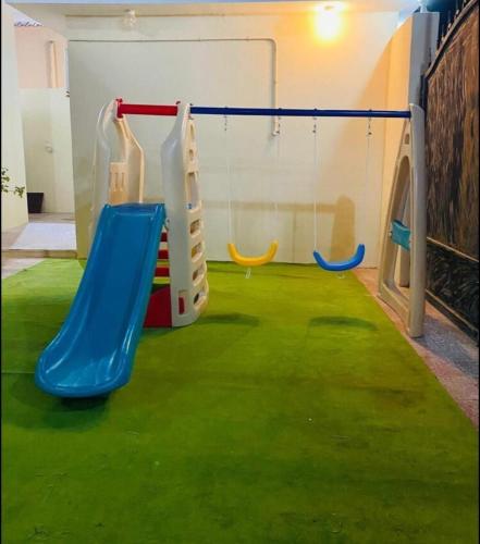 زحليقه و 2 مرجيحة
