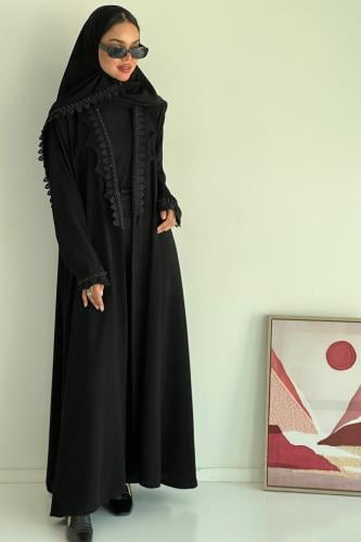 عباية كريب ملكي أسود مع كلفة ورد ولولو