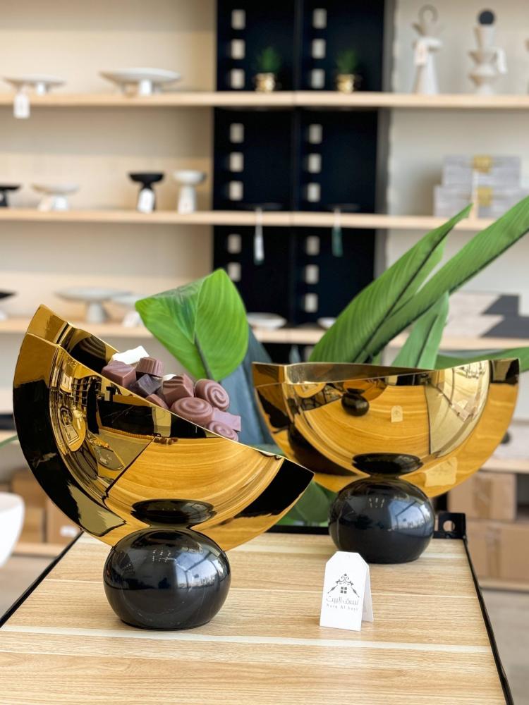 استاند ديكور أو ضيافة ستيل ذهبي مع قاعدة رخامية