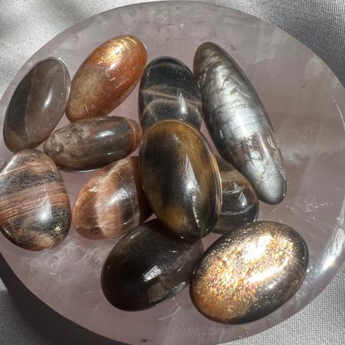 حجر القمر الاسود مصقول عالي الجودة