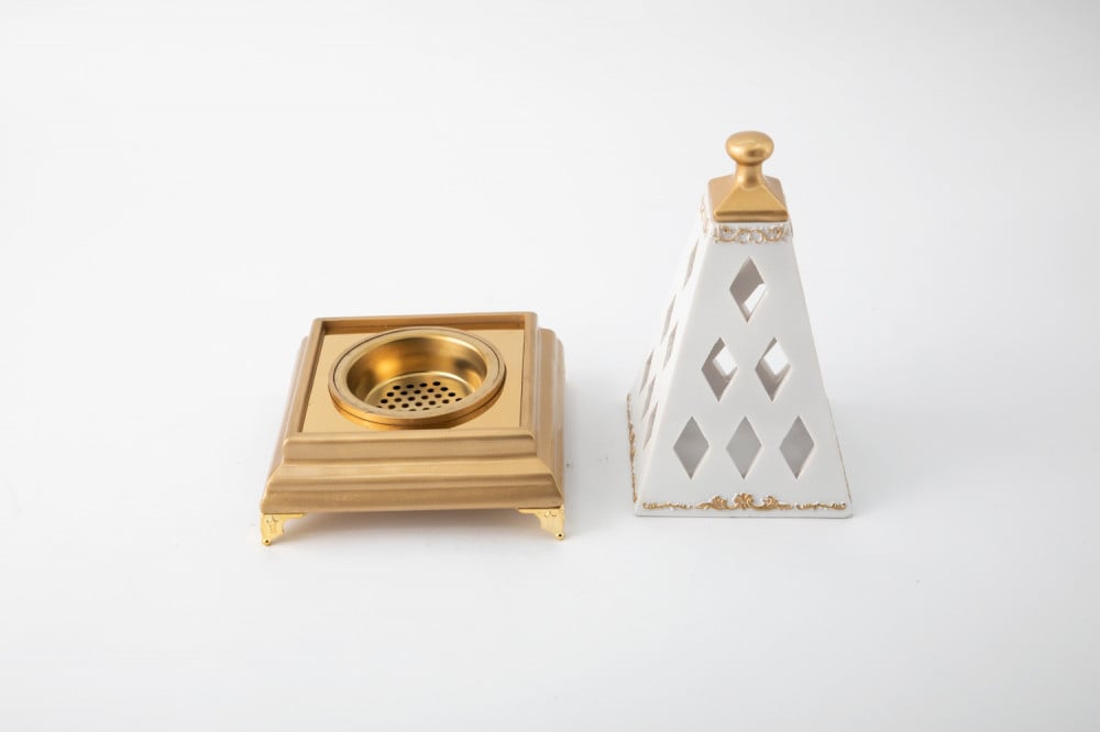 مبخرة بولي شكل هرمي ذهبي ابيض