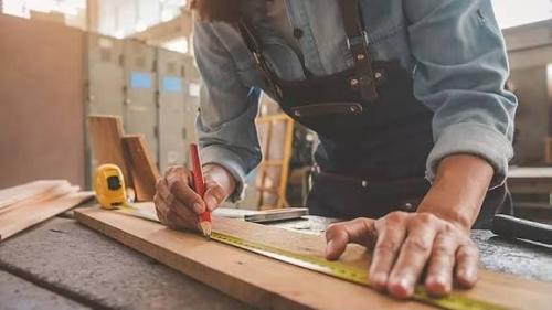 خدمة تقييم اعمال/موقع بأعمال خشبية منفذه