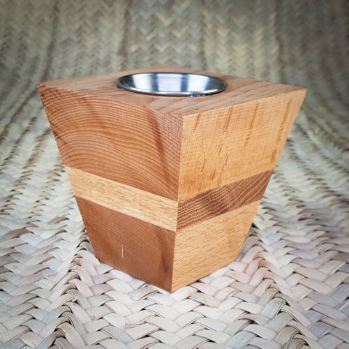 مخبرة خشب هرمي