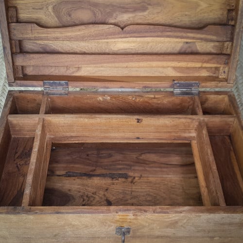 صندوق تاجر اللؤلؤ (قطعة اثرية نادرة)