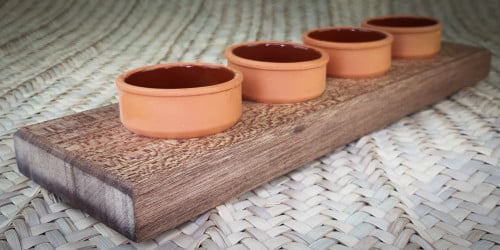 لوح تقديم خشب + 4 اطباق فخار