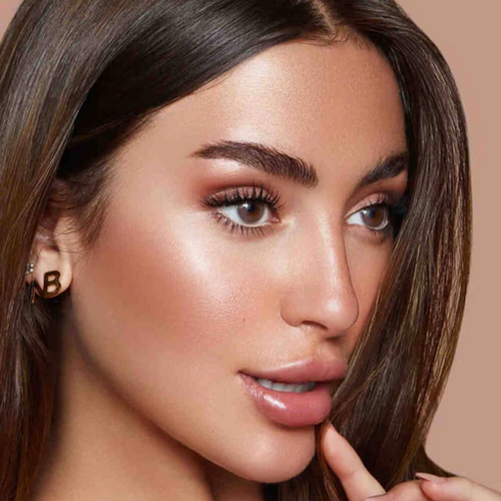 اضاءة نورة بو عوض باليت هايلايت - ميرور فيس