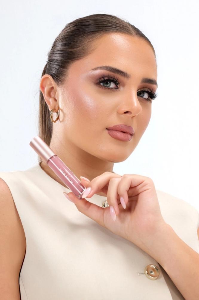 نهى نبيل ملمع شفاه جلاس بوس - بوش بينك