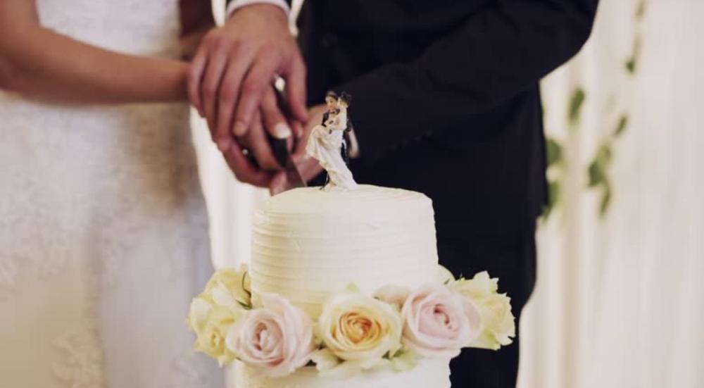 Cakes to bless marriage and engagement Cakes to bless marriage and engagement