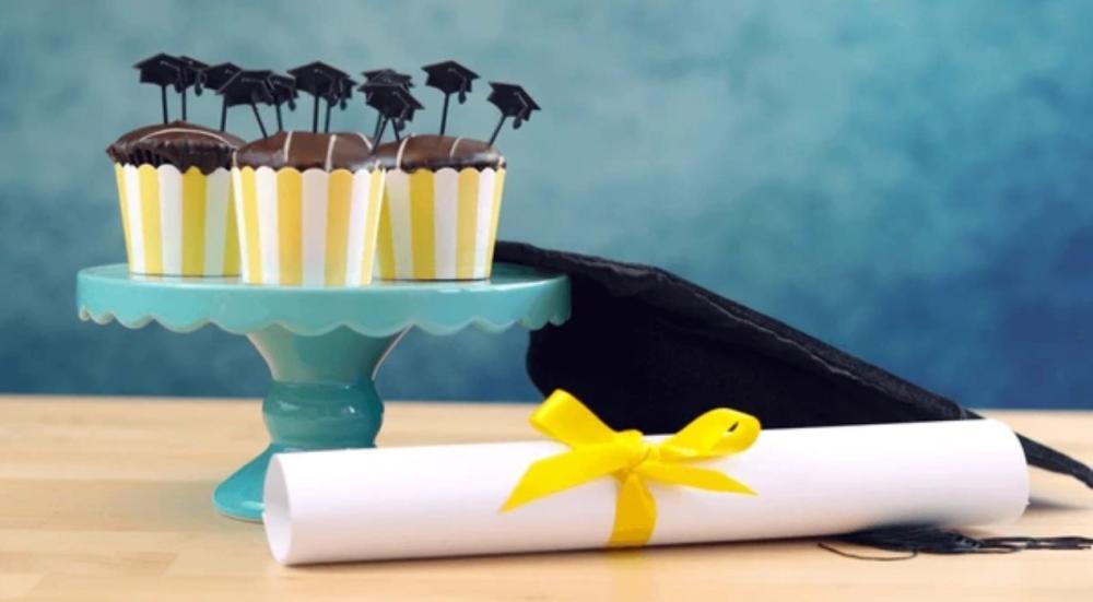 Graduation cupcake shapes
