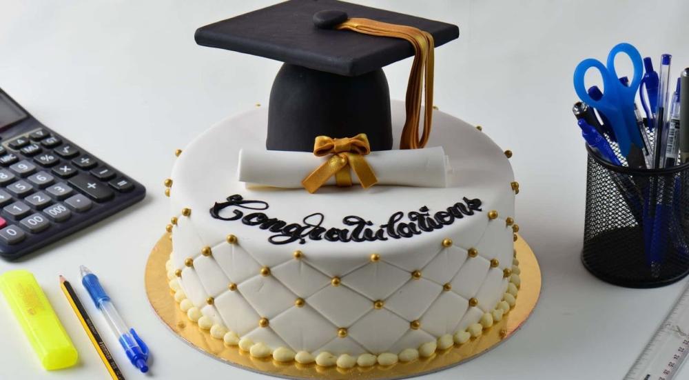 Graduation cake for children