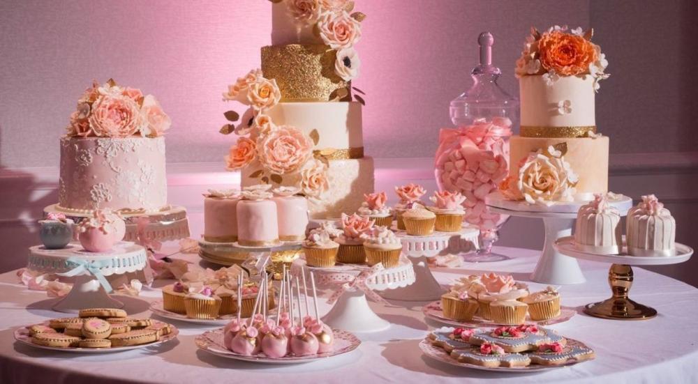 Two-tiered cakes