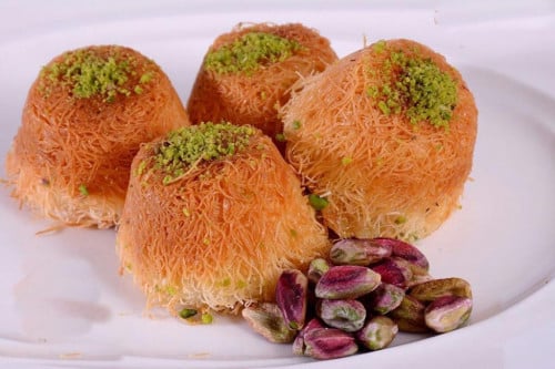 كنافة كاسات قشطة