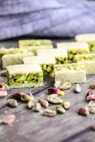 بلورية فستق Baklava Pistacho White