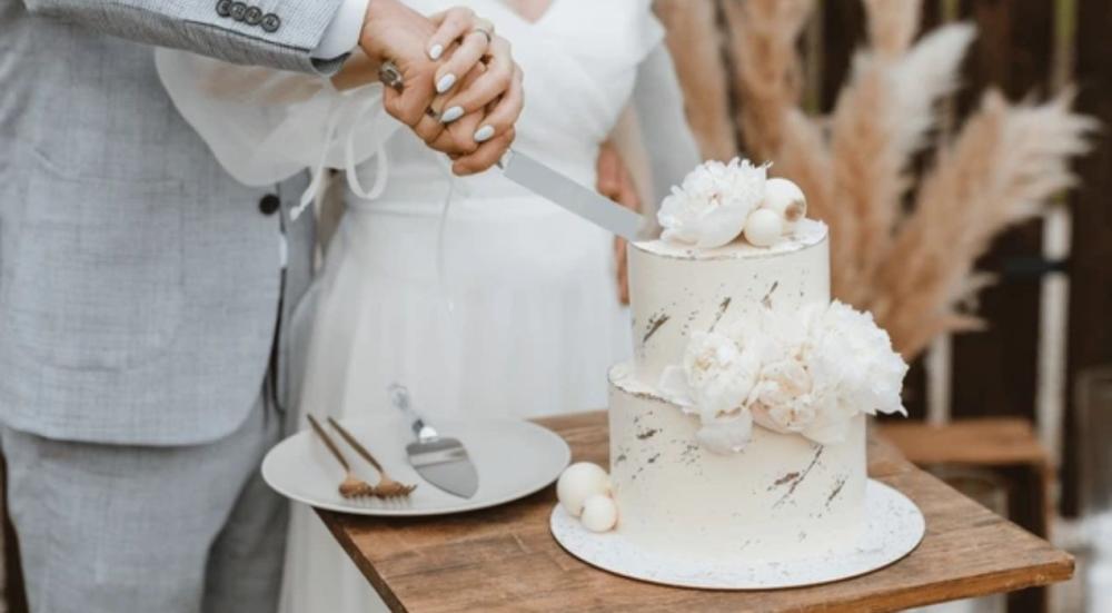 Engagement and wedding cake
