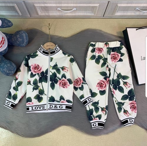 طقم من قطعتين