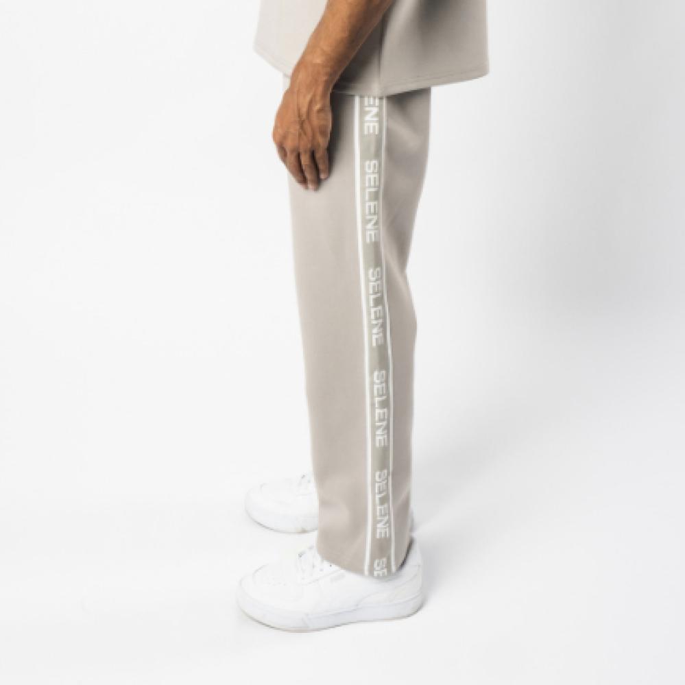 سويت بانتس رمادي واسع: استمتع بالراحة والأناقة في إطلالة واحدة