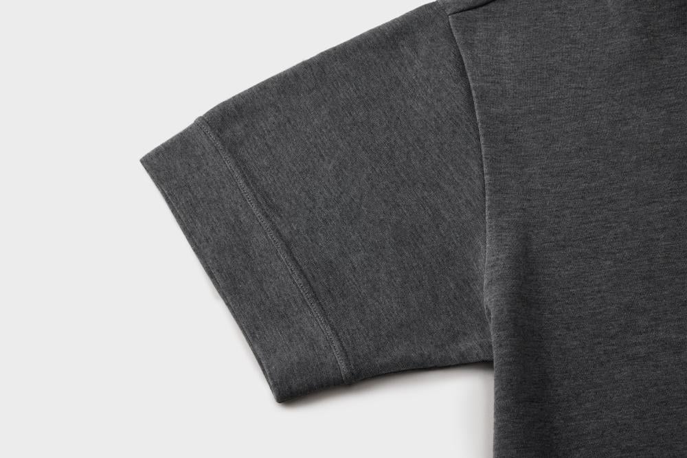 إطلالة تيشيرت Relaxed Fit رمادي غامق
