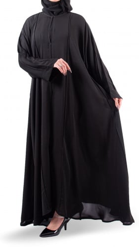 عباية كلــــوش مزينة بقيطان على العباية والأكمام