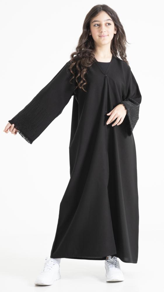 عبايه كتــف بناتي بتطريز على أطراف الأكمام
