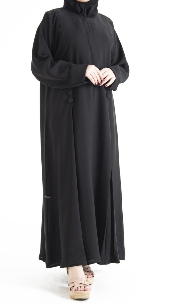 عبايه كتف مزينه بزرار وقصـه على العبايه