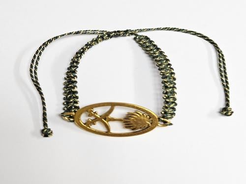 اسورة وطني ذهبي كبير