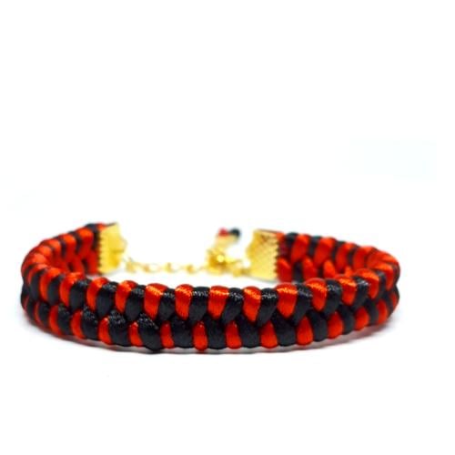 أسورة من الخيوط