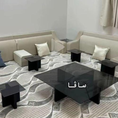 طقم طاولات ارضي مع 4 خدمات