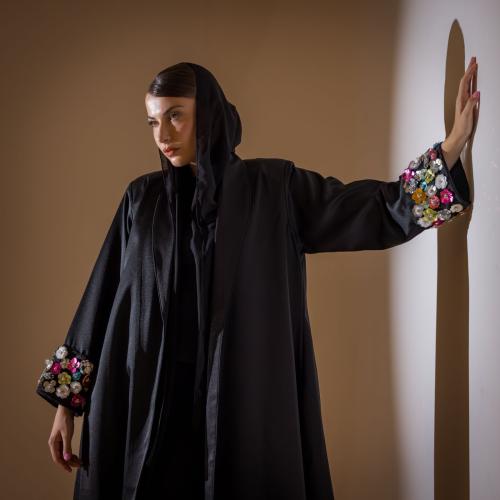 A-01 عبايه من القماش الأسود الداكن