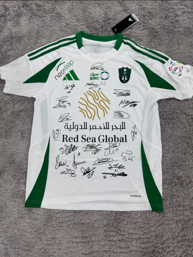 تيشيرت بوقيع بعض من لاعبين الاهلي موقع 2025/2024