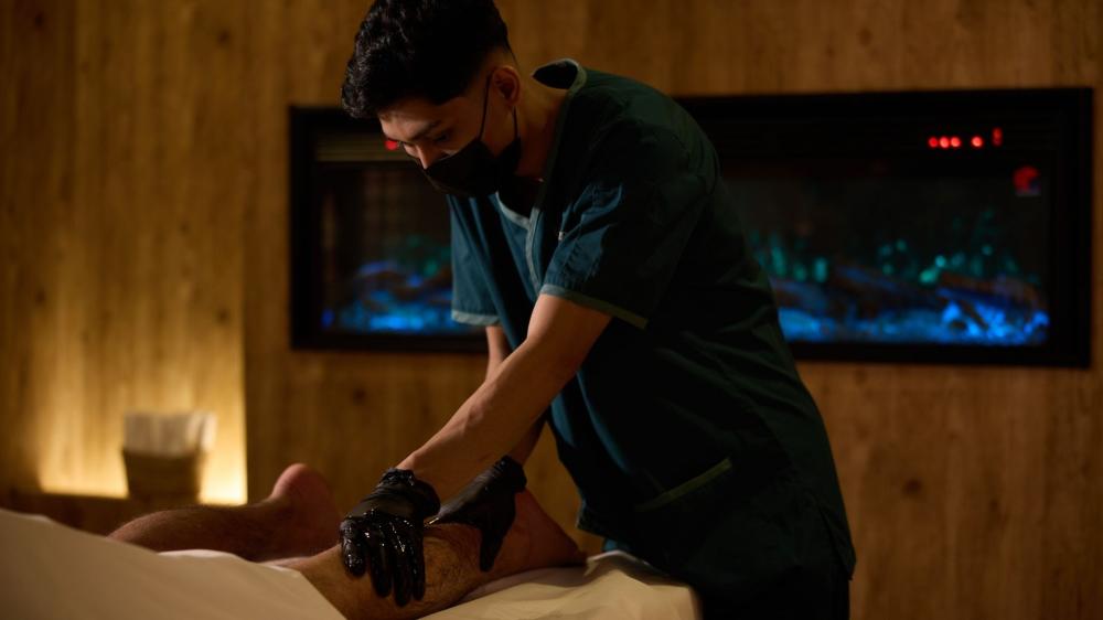 أهمية المساج للرجل: توازن الجسد وهدوء العقل