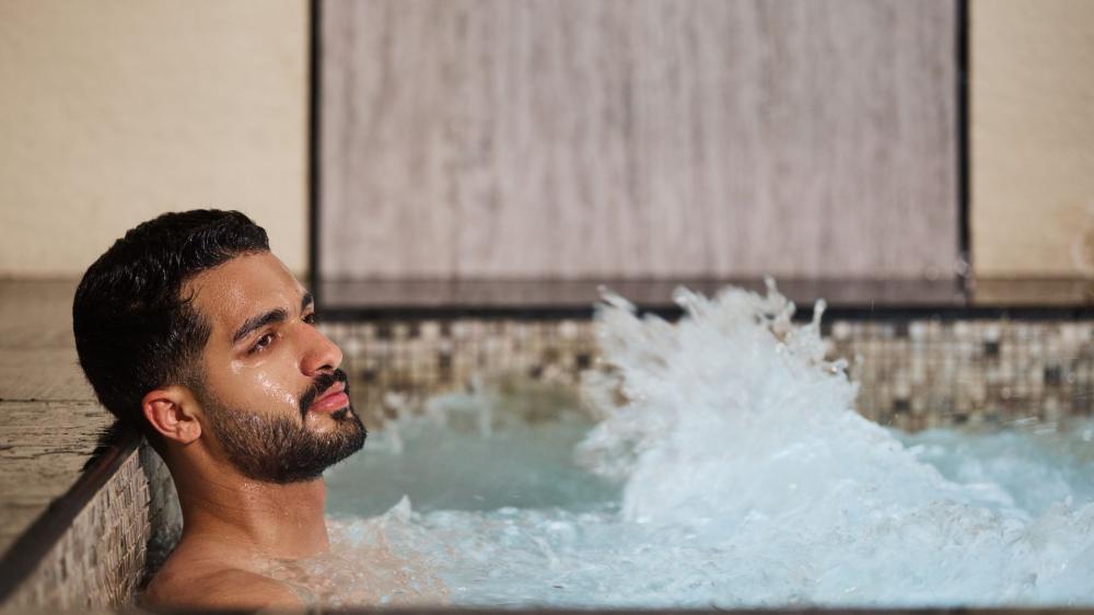 لماذا يحتاج الرجل إلى الاسترخاء؟ العناية بالنفس كقوة يومية