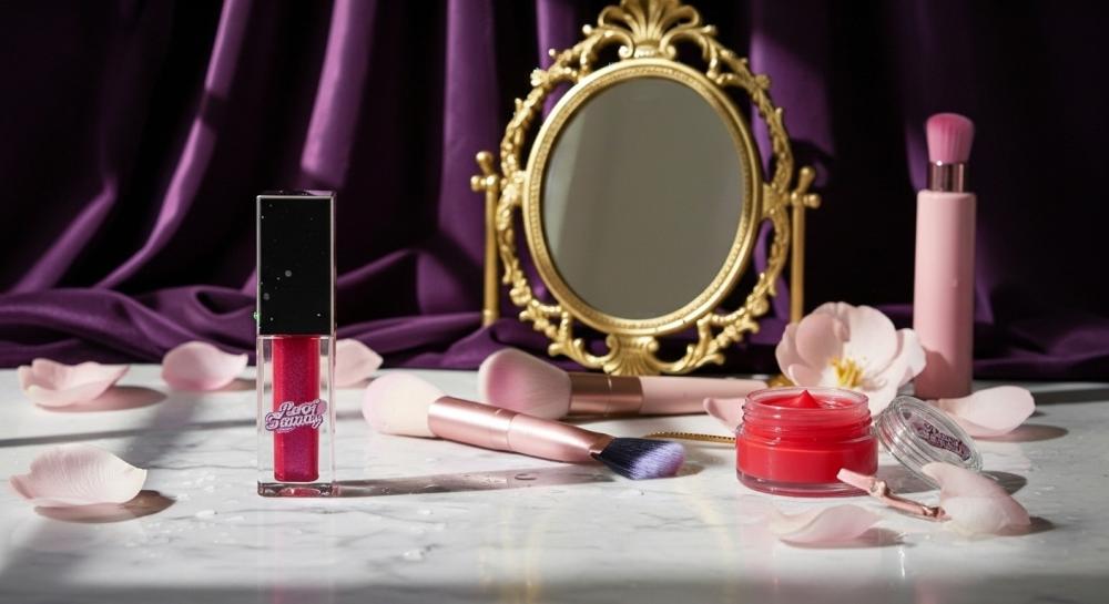 كيف تحصلي على شفاه ناعمة، لامعة وصحية مع منتجات هوف ستور